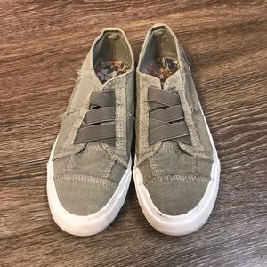 Blowfish slip on shoes size 8